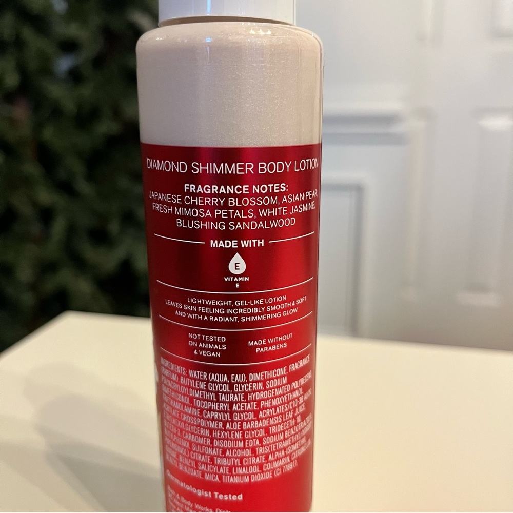 Japanese Cherry Blossom Diamond Shimmer Body Lotion - Picture 3 of 5